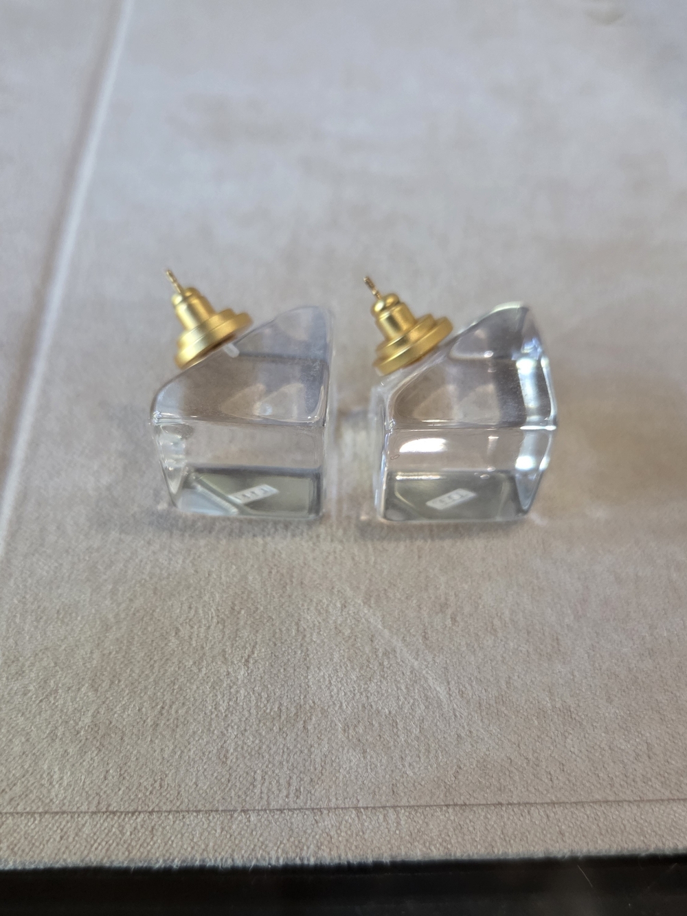 UBAH acrylic studs - Picture 6 of 6